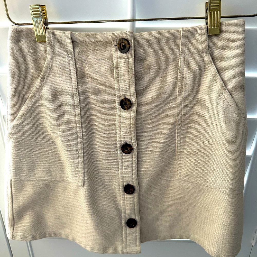 Banana Republic beige mini skirt with buttons
